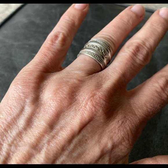 Ring - Picture 2 of 4